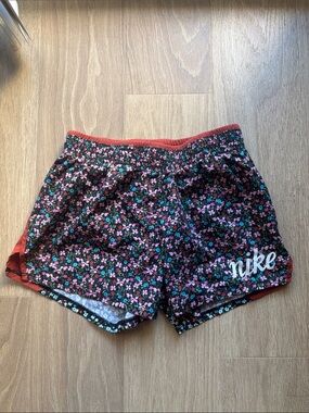 Nike Women's Black Floral Running Shorts